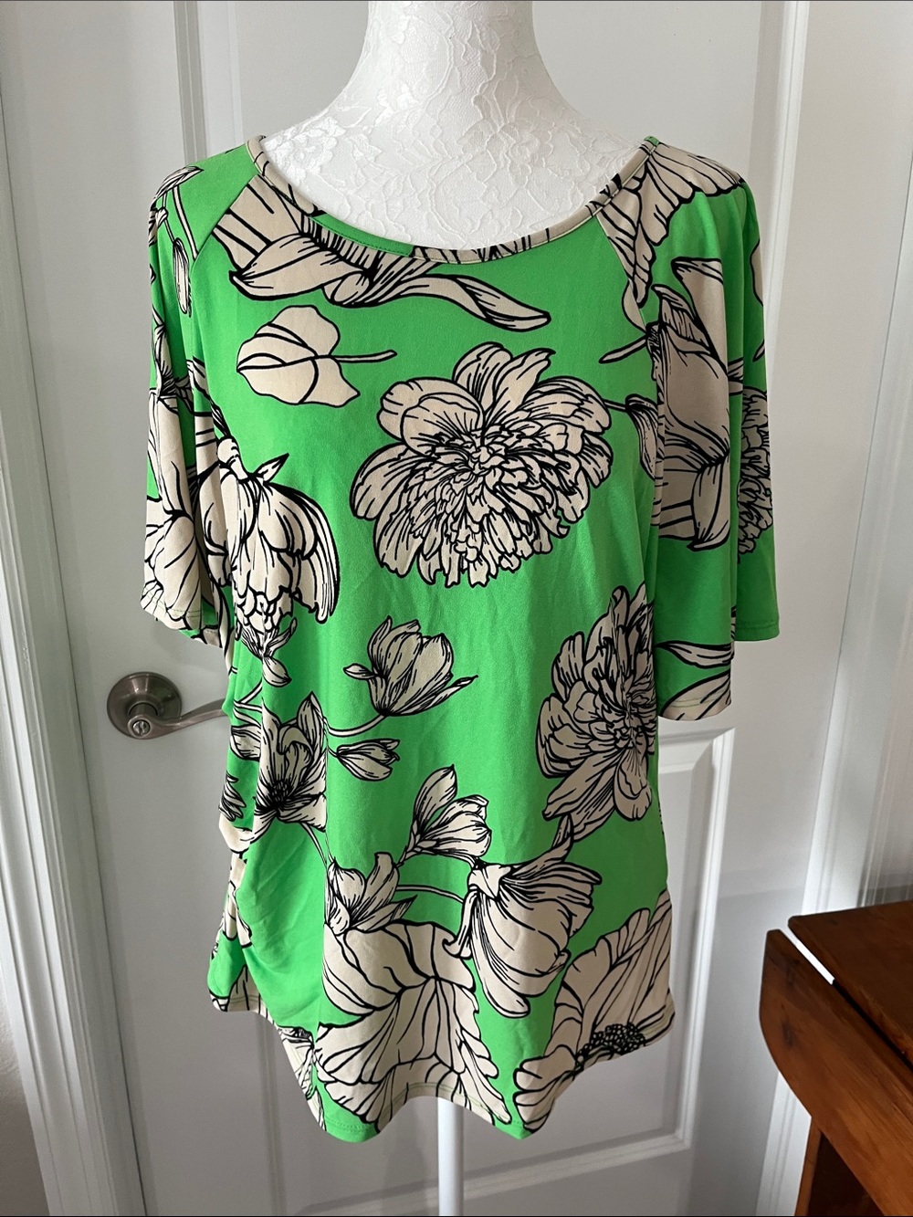 RACHEL Rachel Roy Bright Green Floral Peony  Scoop Neck Soft Raglan Sleeve